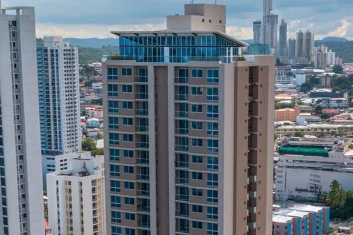Modern kitchen with granite countertops in PH Isabella Towers Carrasquilla Panama City
