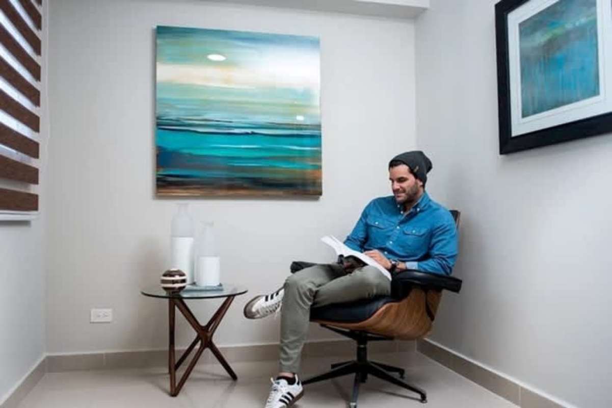 Living area with large glass doors to balcony, beige furniture PH Mei Tower Panama