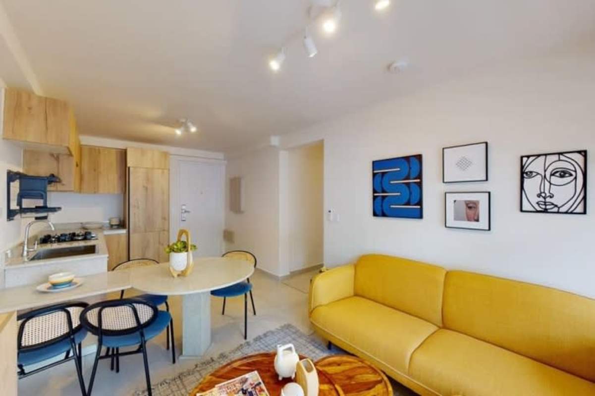 Living dining space with natural light at PH Bella Vista Central Panama