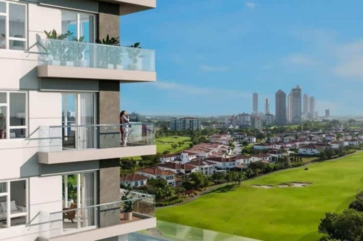 Infinity swimming pool overlooking skyline and golf course at PH Santa María Panama