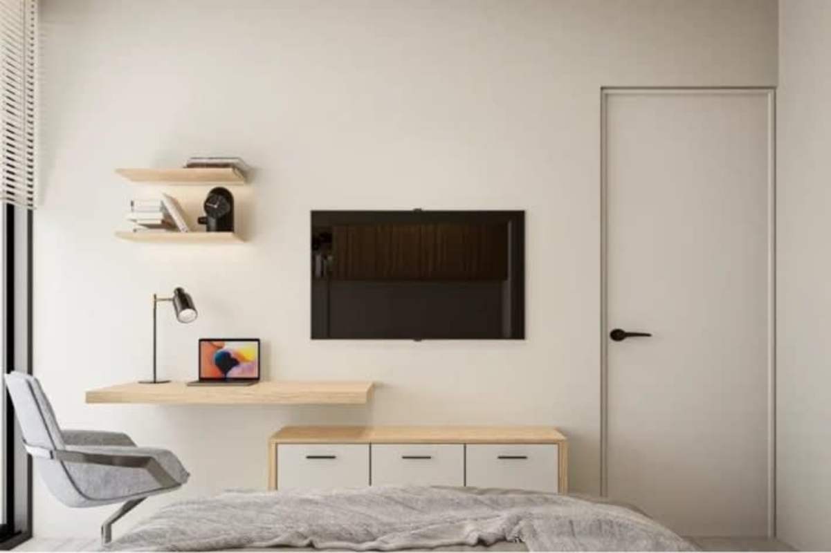 Bright co-working and lounge space with floor-to-ceiling windows at PH The Edge Panama City