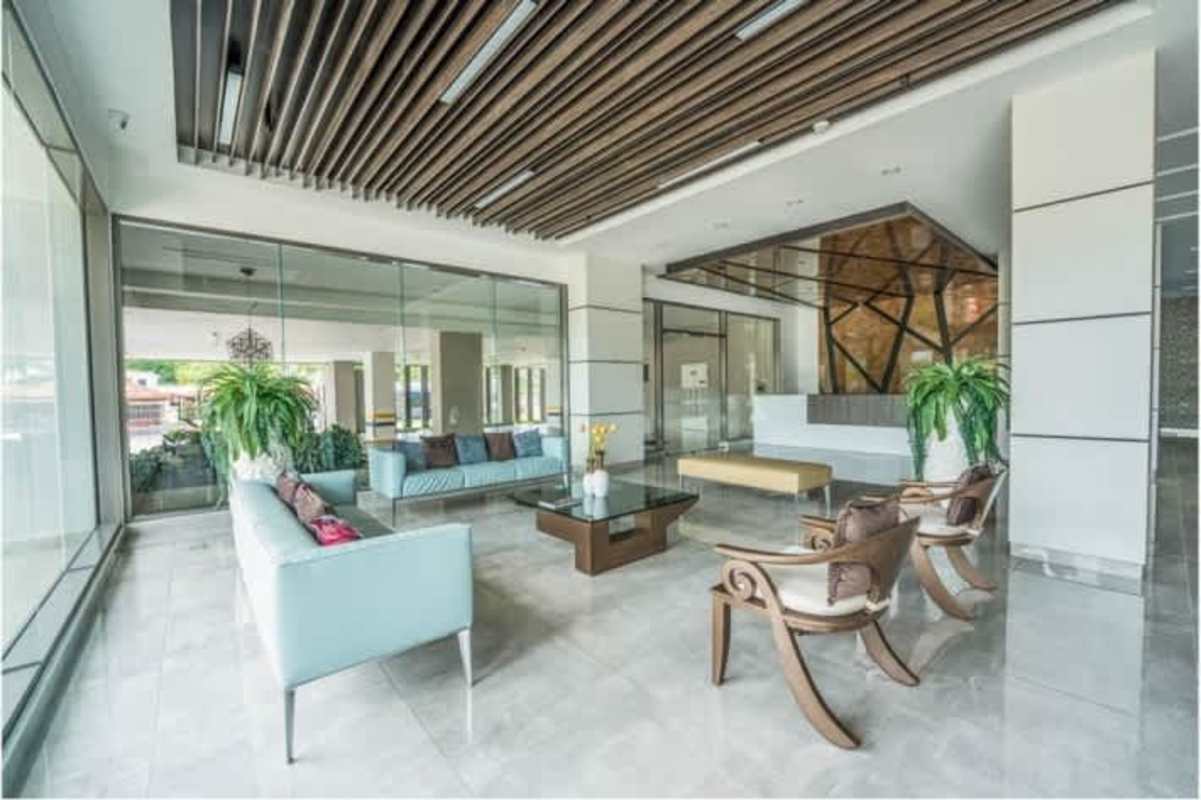 Infinity pool with sun deck in PH Spotlight Betania Panama