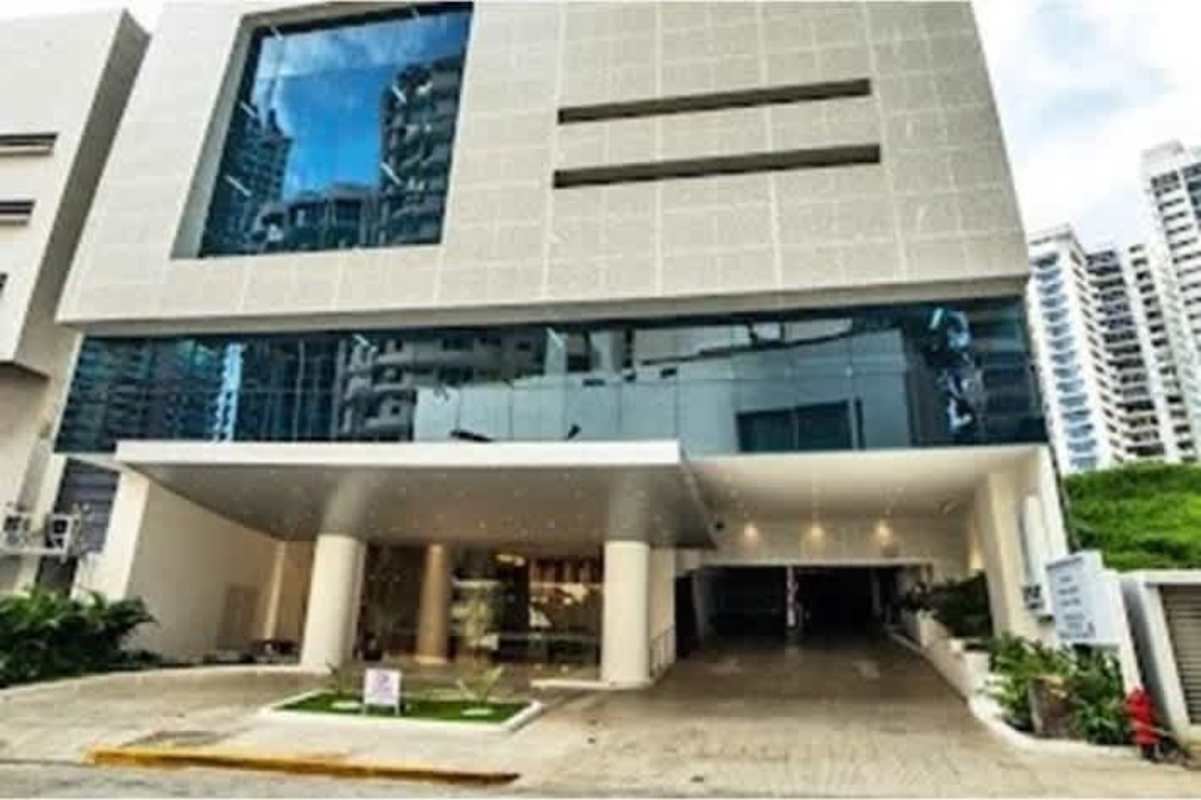 Covered double-height entrance to PH Deluxe Residences with night illumination and modern landscaping Panama