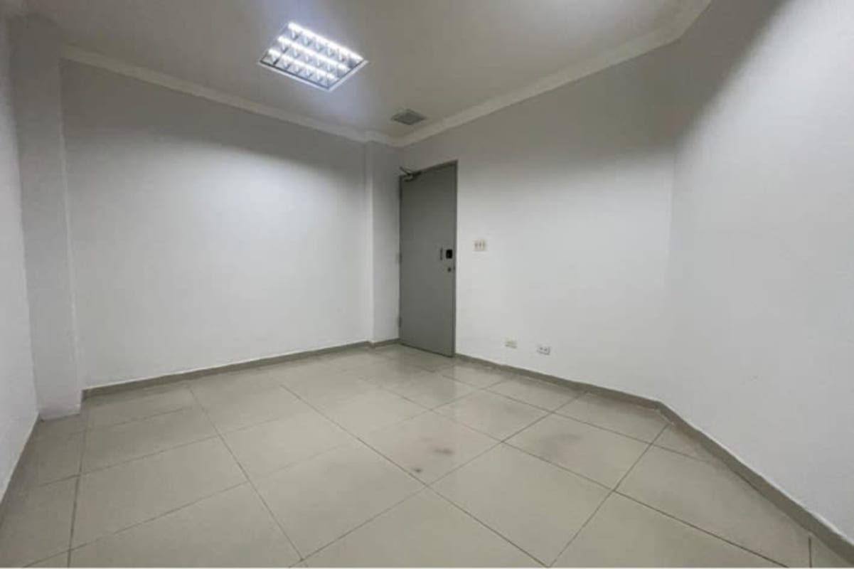 Modern empty office with tiled floors PH BICSA Avenue Balboa