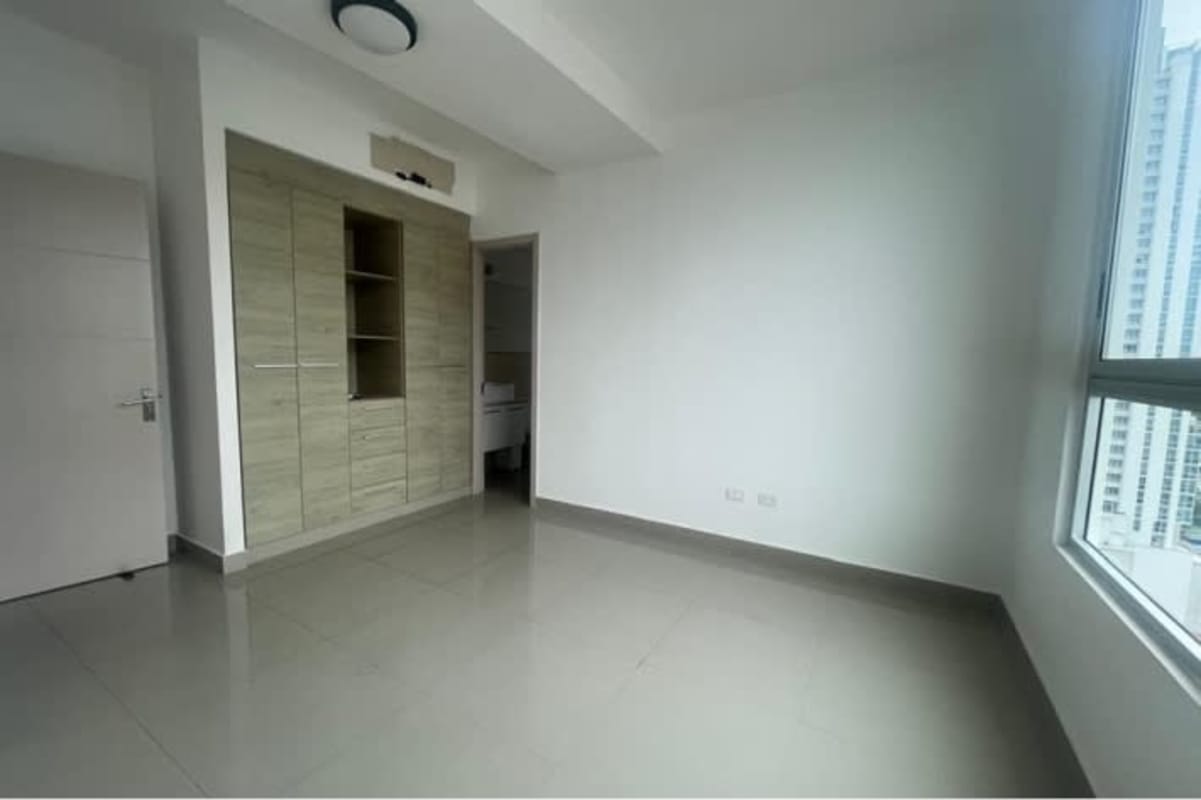 Modern bathroom with glass shower, floating vanity, mirror in PH San Francisco Park Panama