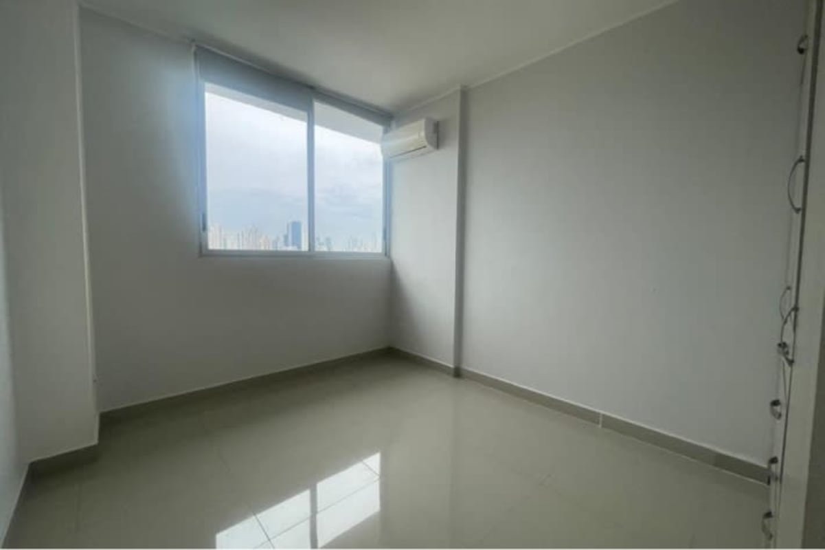 Service room or third bedroom with tile floors in PH San Francisco Park Panama City