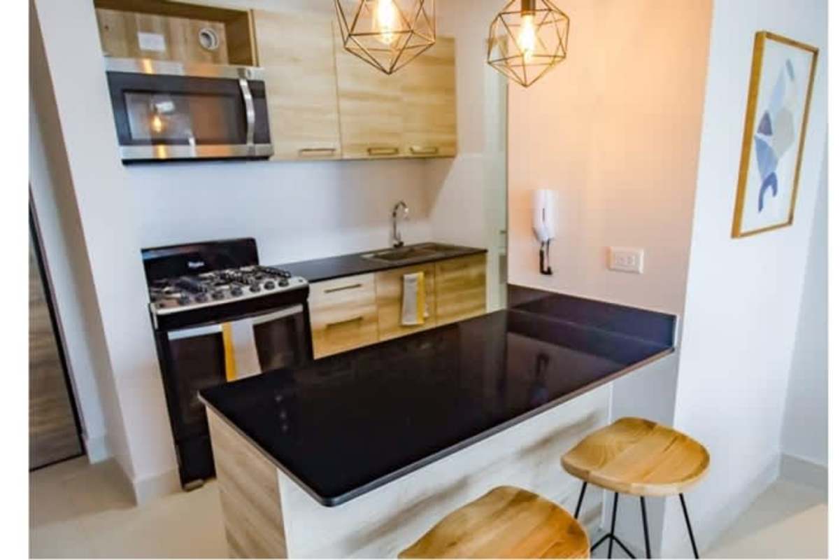 Black granite countertop kitchen with breakfast bar in PH Alto Río Panama