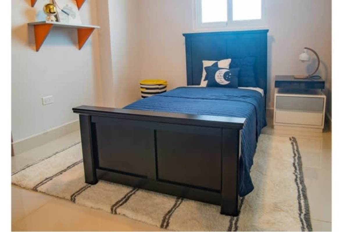 Contemporary single bedroom with bed, closet, and decor at PH Alto Río Panama City