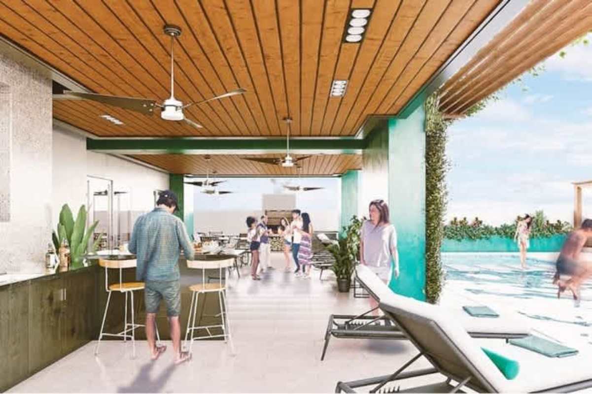 Rooftop infinity pool with lounge chairs and covered bar PH Alto Río Panama