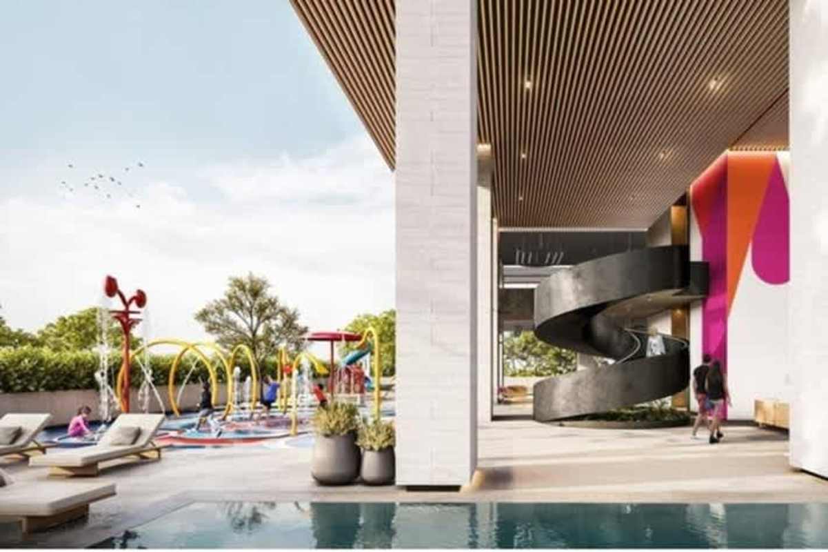 Rooftop recreational area with swimming pool, splash pad and spiral slide PH Galeria Towers Panama