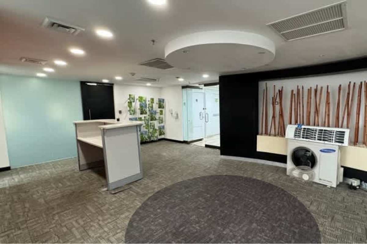 Spacious open-plan office area inside World Trade Center Panama with windows and carpet