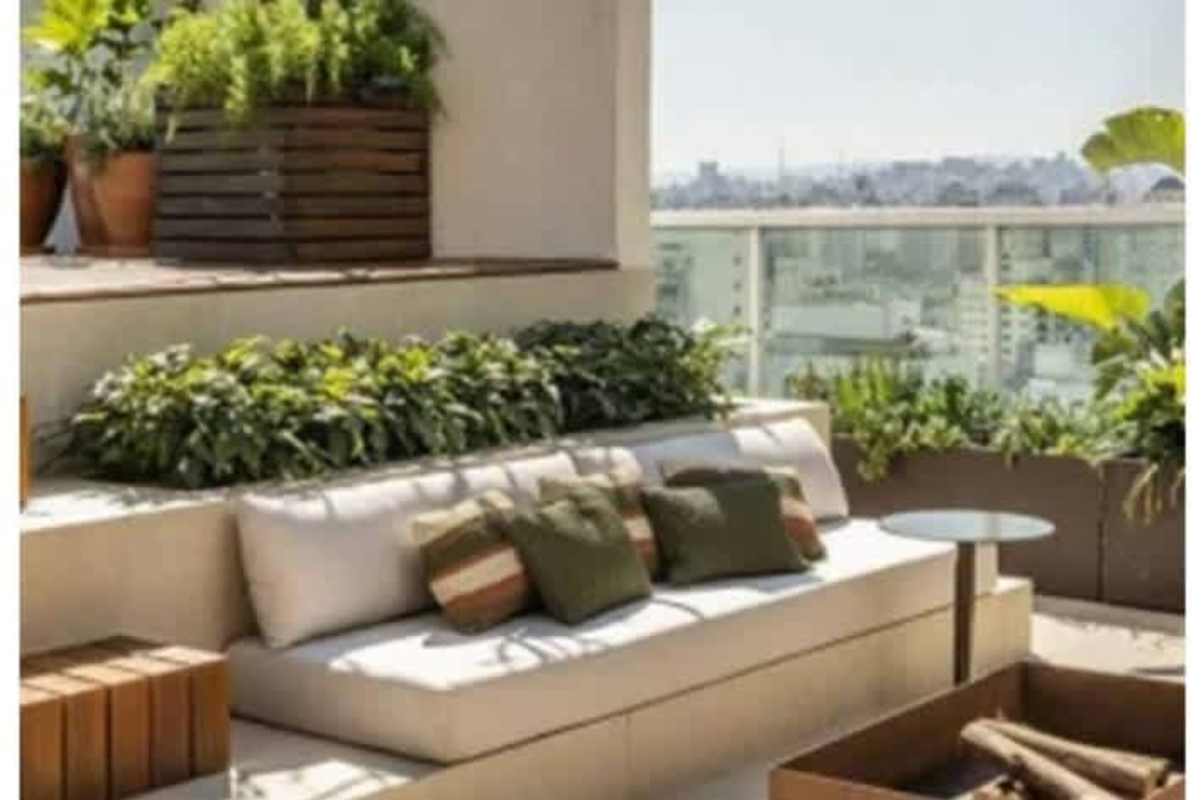 Spacious balcony with glass railing and panoramic Pacific Ocean view at PH Bay View Tower on Avenida Balboa Panama City