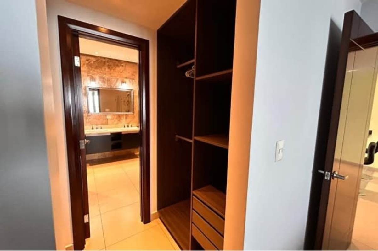Cozy secondary bedroom with built-in wardrobe, bright window and city views in PH Rivage Panama