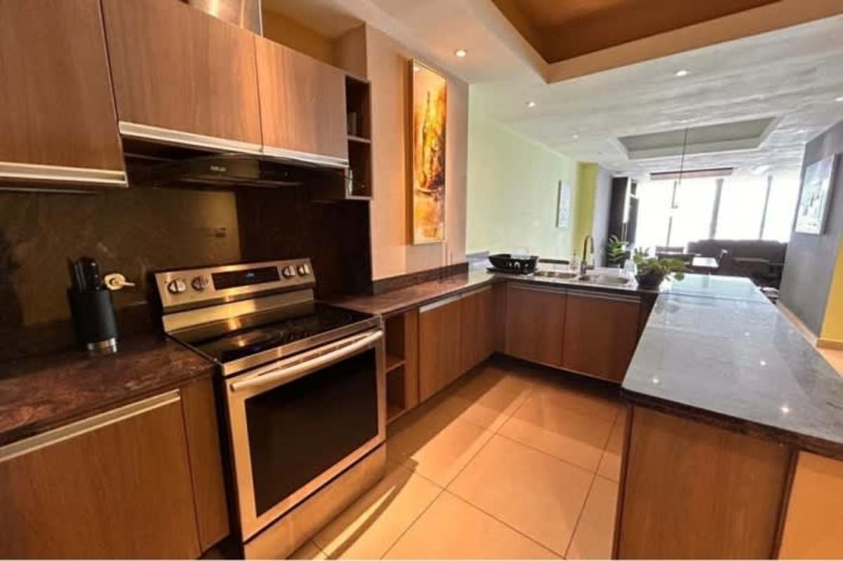 Spacious master suite with walk-in closet and luxurious ensuite bathroom PH Rivage Avenida Balboa Panama City