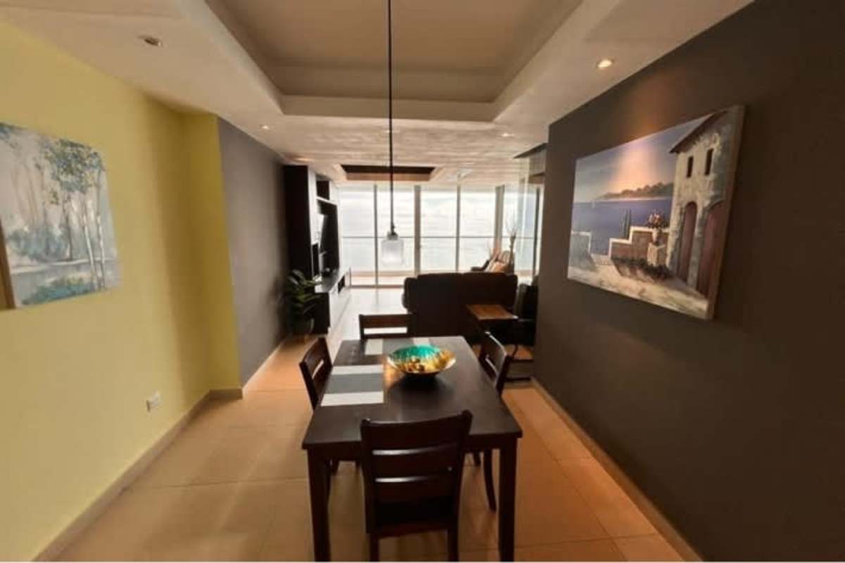 Bright bedroom with large windows, city and ocean views in PH Rivage Panama