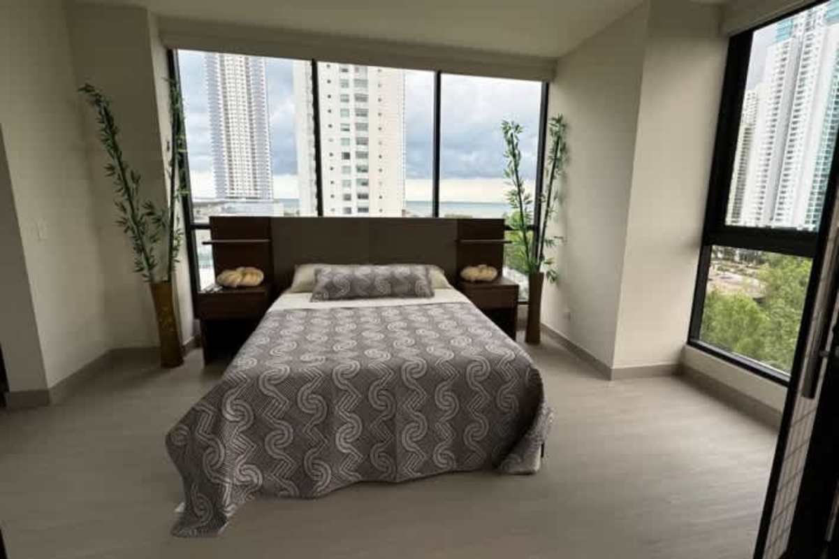 Large window bedroom with city skyline view PH Arcadia Costa del Este Panama
