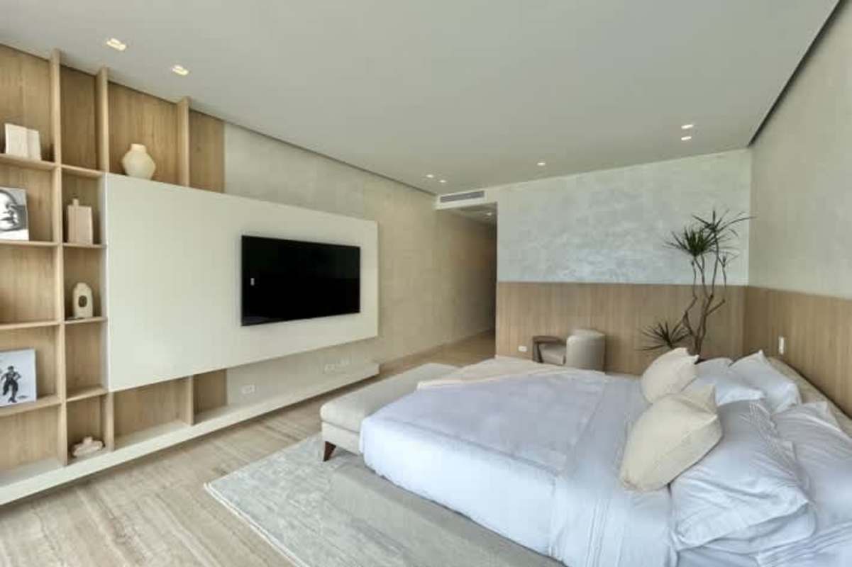 Spacious walk-in closet in master bedroom PH The Towers Punta Paitilla Panama