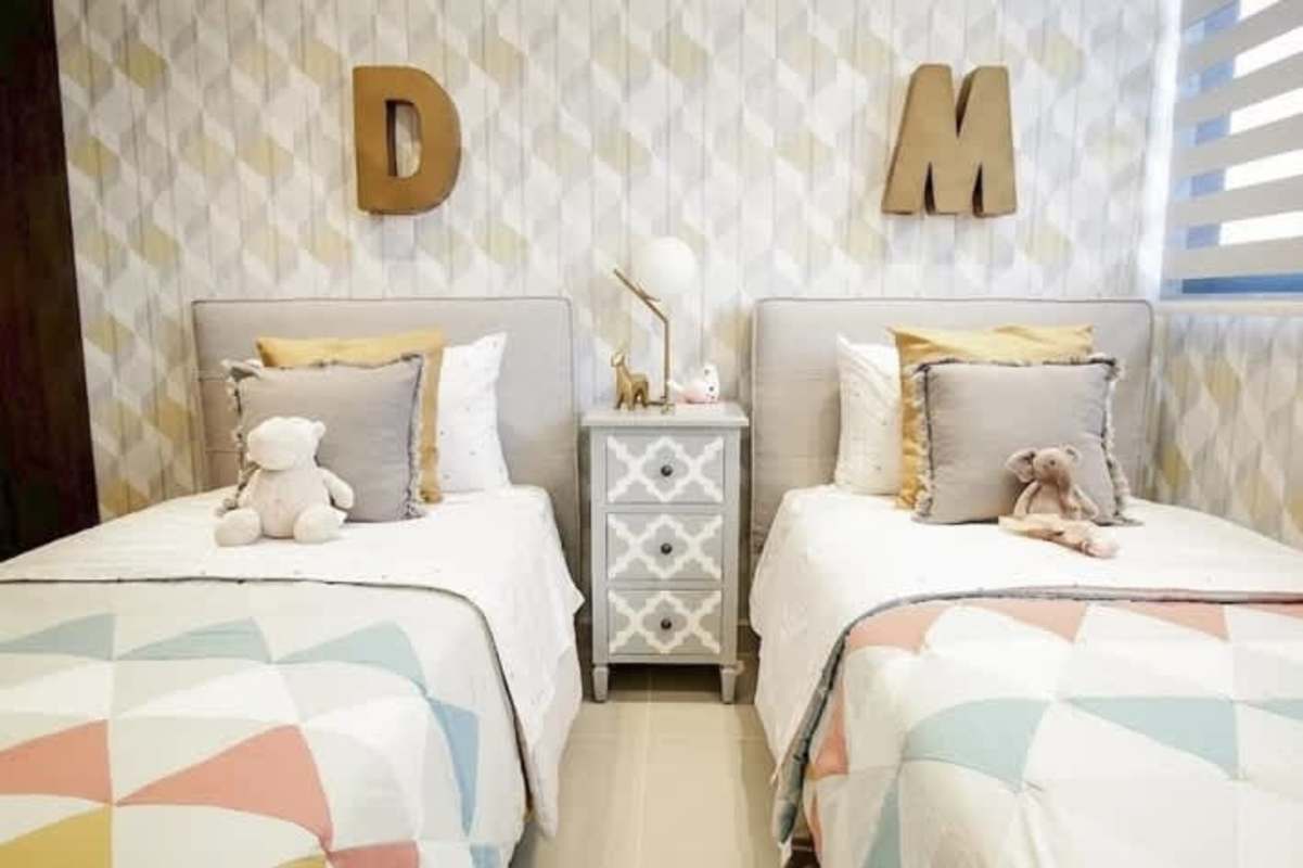 Children's bedroom with twin beds and playful design at PH Portofino Tower Panama