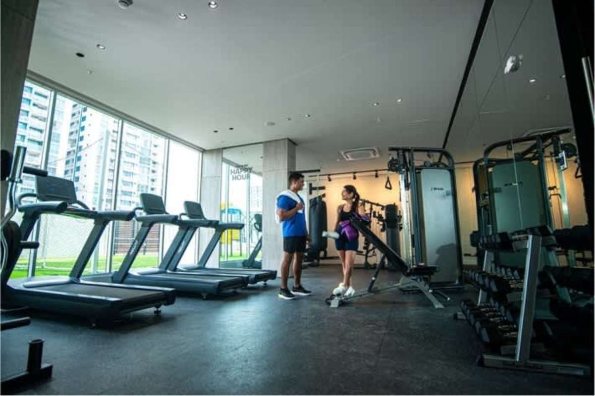 Spacious fitness center with cardio machines and weights Park Square Betania Panama