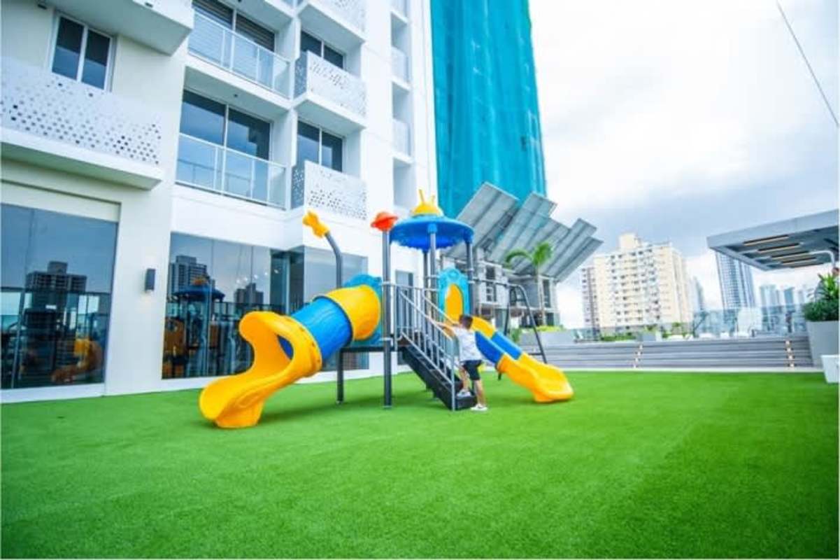 Professional squash court in Park Square residential building Panama City