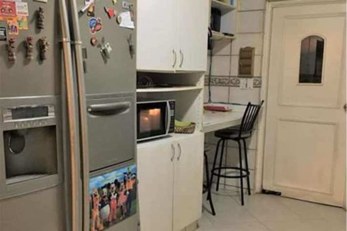 Spacious tropical backyard with trampoline, playground, and basketball hoop in Betania Panama