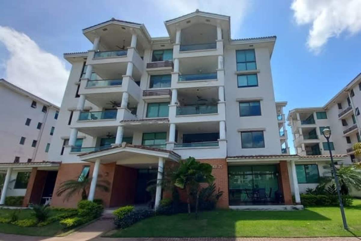 Spacious bedroom with windows and mountain view apartment PH Costamare Panama