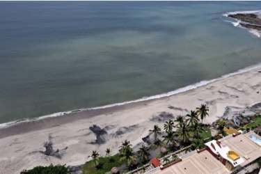 Bright living room with floor-to-ceiling windows and Pacific Ocean views in PH Playa Serena Nueva Gorgona