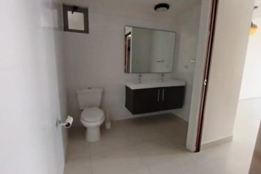 Spacious bathroom with dual sinks and vanity PH Midrise Panama Pacifico