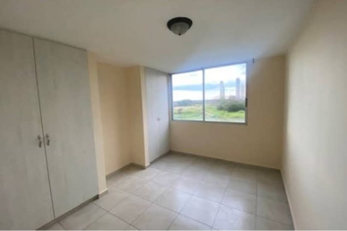 Bright bedroom with big window and closet space in PH Mystic Blue Torre 200 Juan Díaz Panama City