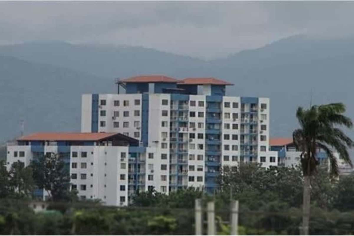 Balconies of PH Mystic Blue Torre 200 with mountain view background in Juan Díaz Panama
