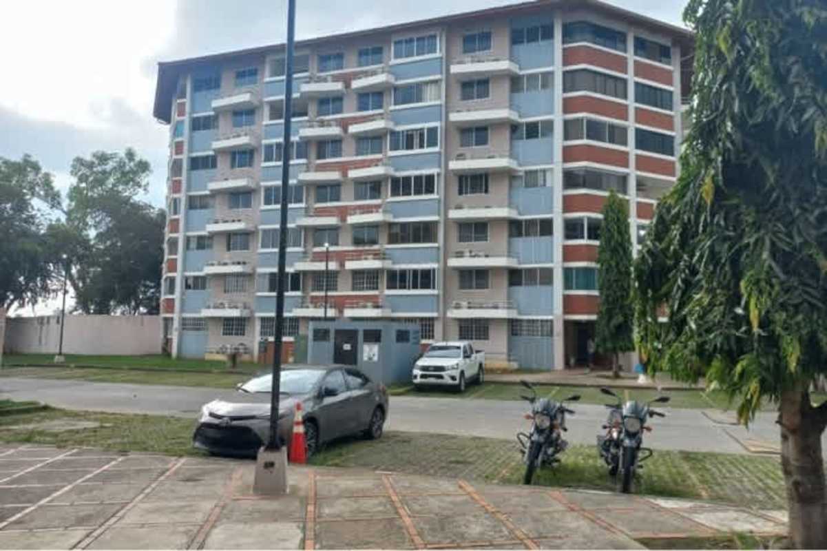 Modern bathroom with pedestal sink, glass shower in Llano Bonito apartment Panama