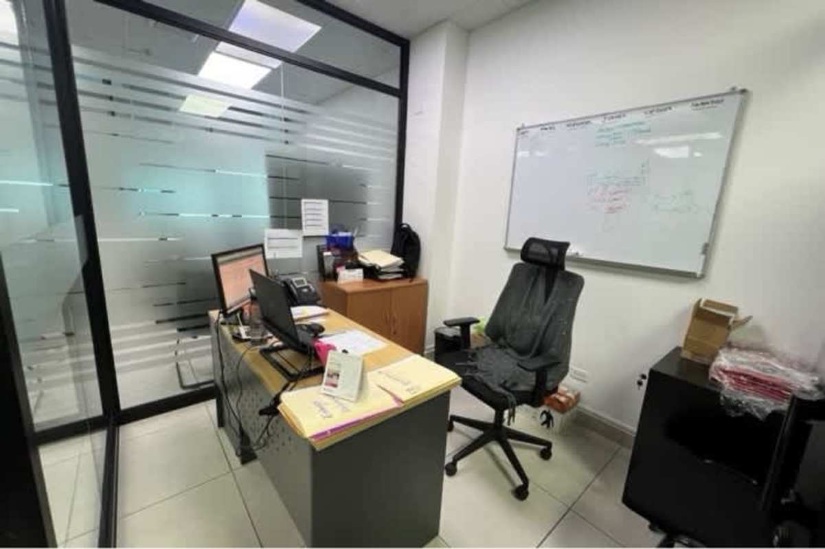 Office for Rent Edison Corporate Center Via Transistmica