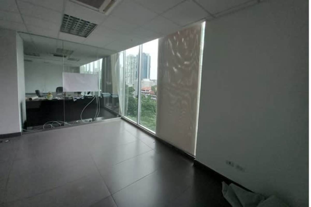 Modern office area with city skyline views and glass partitions PH Office One Panama