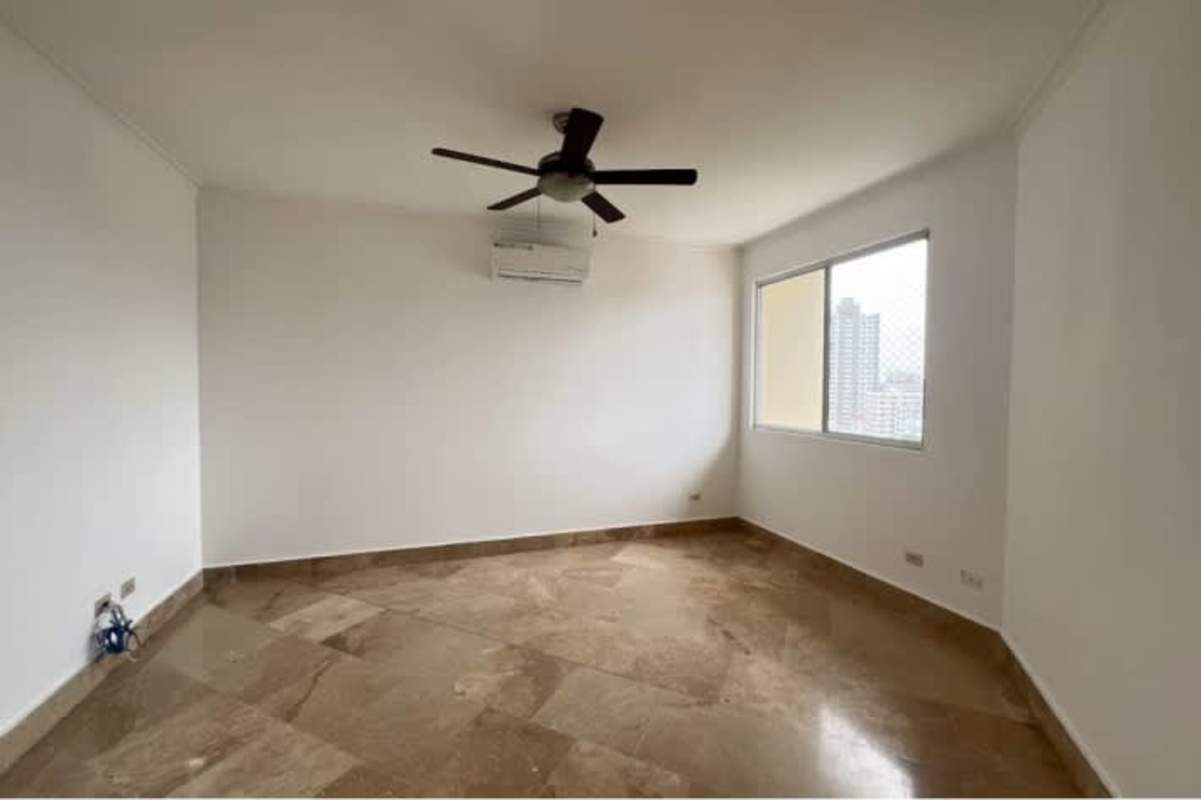 Spacious bedroom with marble floors, large windows, AC, ceiling fan at PH Vista Nova El Cangrejo