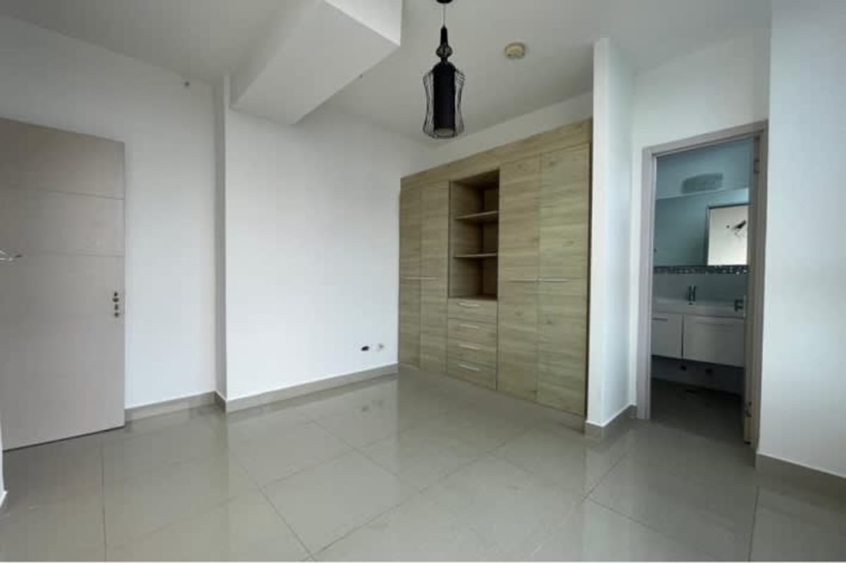 Rooftop swimming pool with glass railing and city skyline PH Bella Vista Park Bella Vista Panama