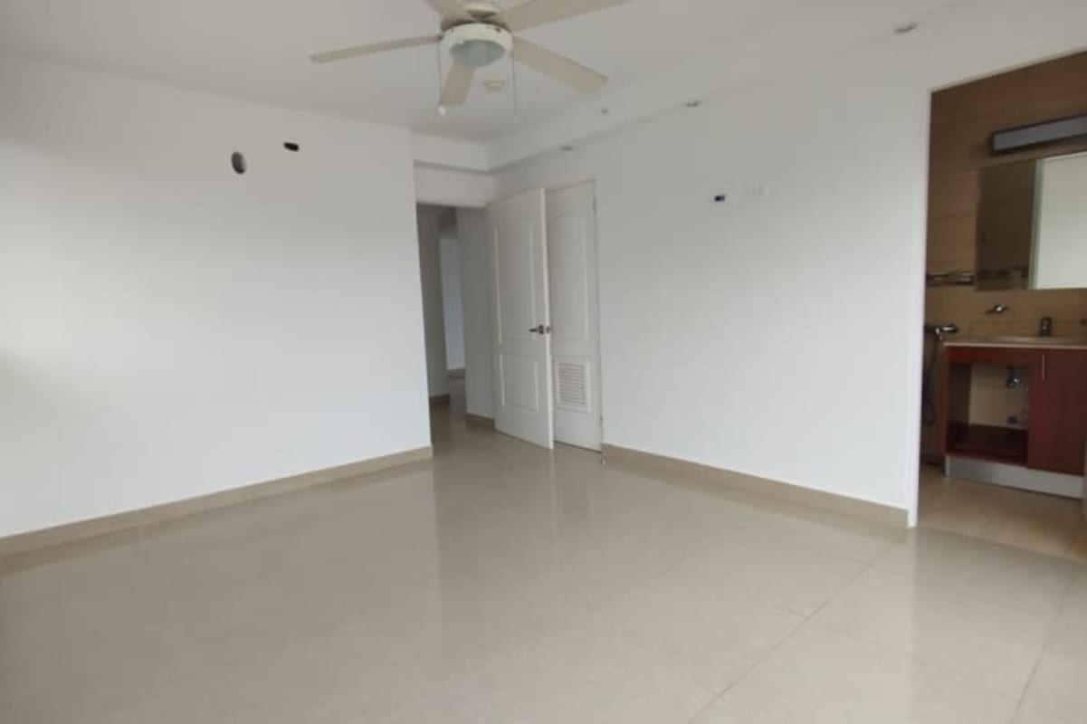 Bedroom with closet and panoramic window in PH San Francisco Tower Panama City