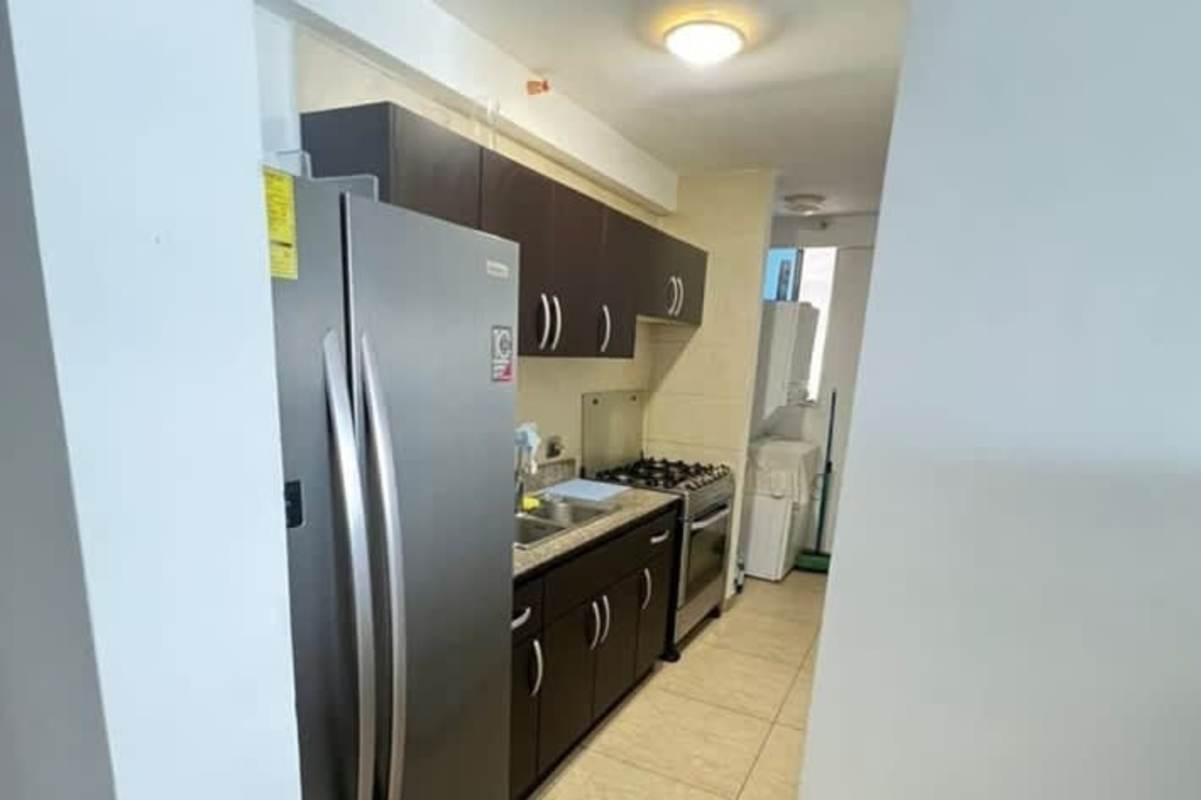 Modern kitchen cabinetry, granite counters, fridge, gas stove PH Torres de Carrasquilla Panama