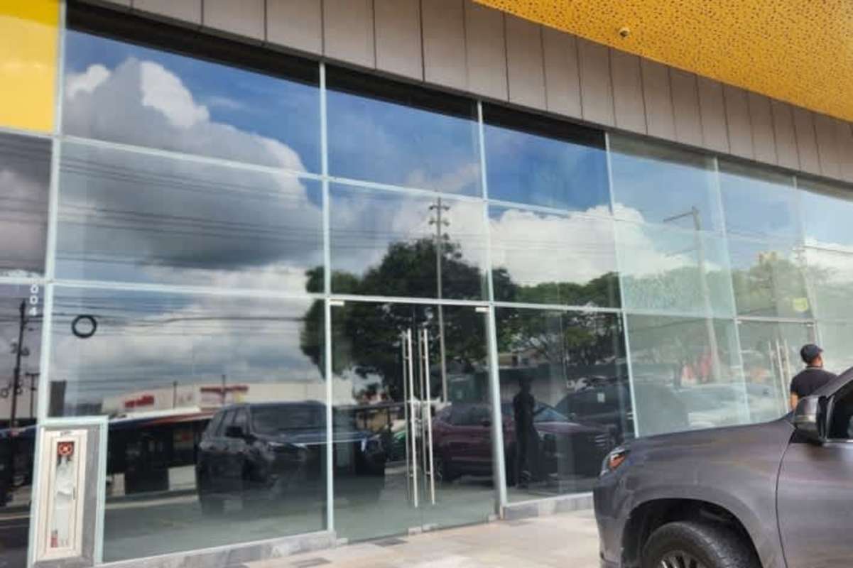 Raw commercial interior space with glass storefront, concrete stairs, El Dorado Betania Panama