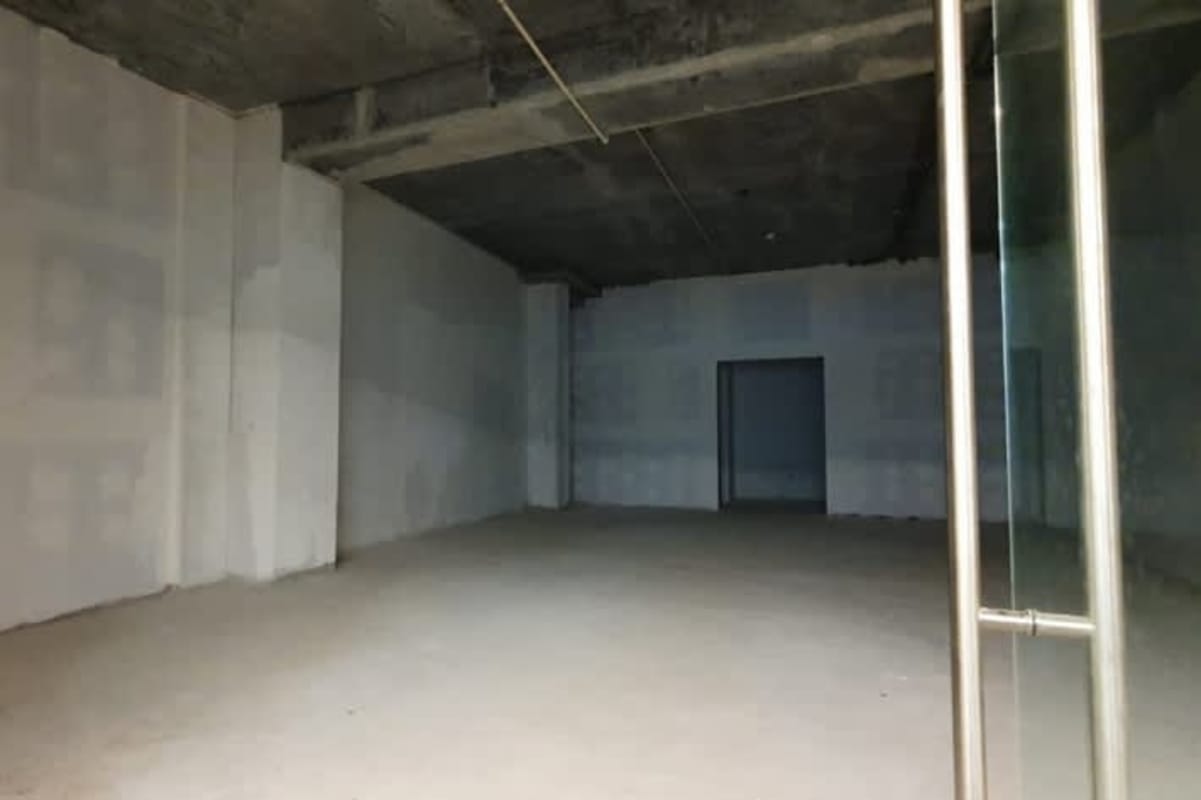 Raw office space with glass frontage and exposed ceiling El Dorado Panama