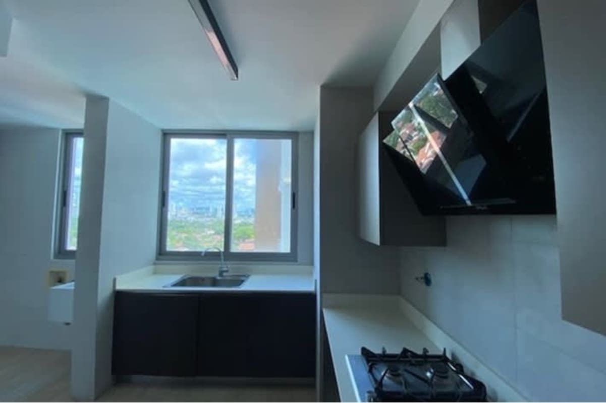 Bright living and dining space with floor to ceiling windows and ocean view in PH Quartz Tower Coco del Mar Panama