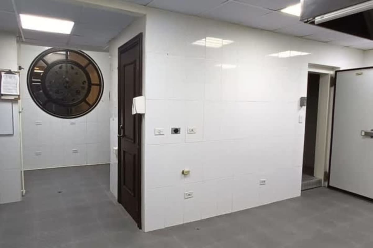 Loft style mezzanine commercial property PH Vitro Loft Studio El Cangrejo City View