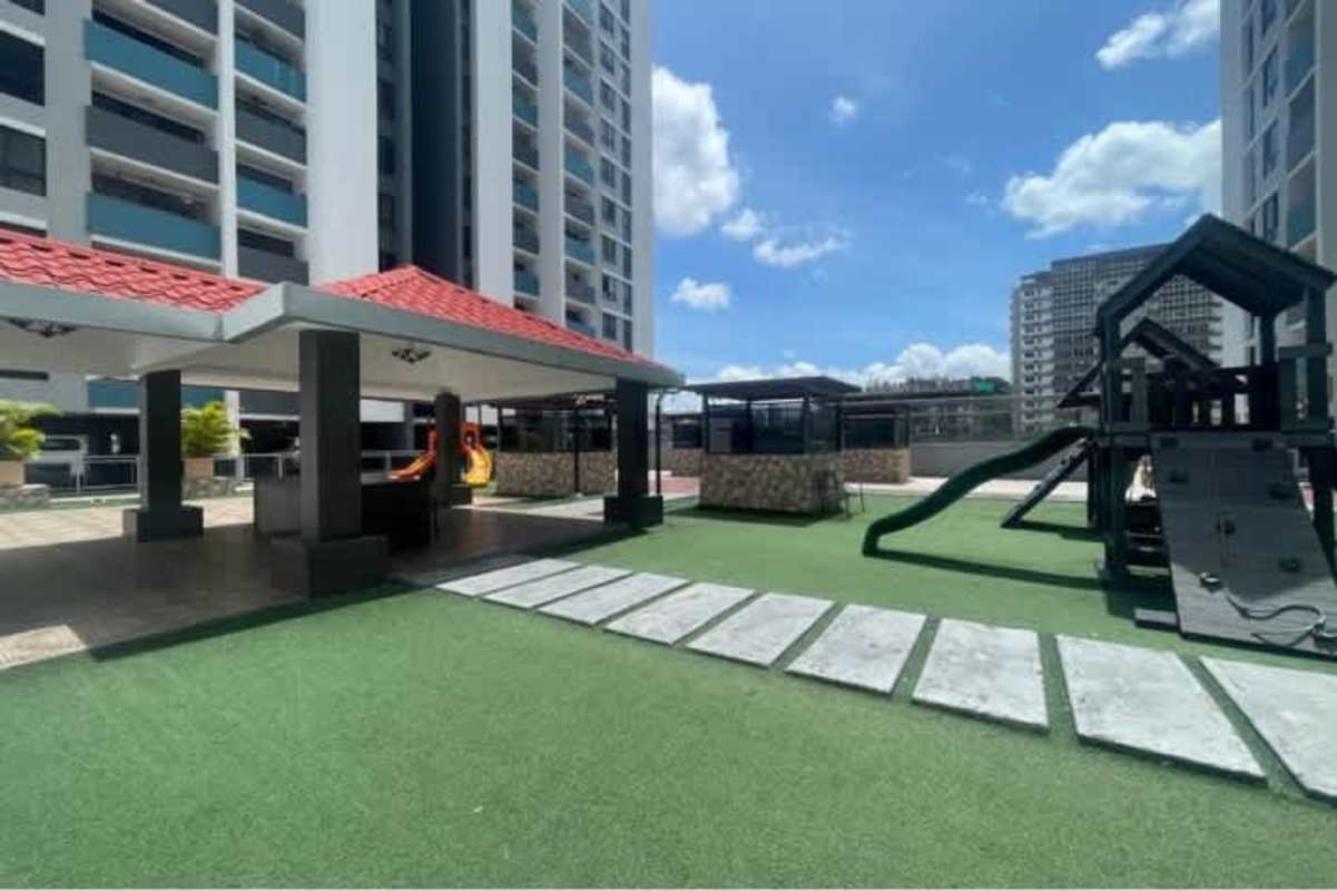 Outdoor recreation swimming pool amenities Condado del Rey