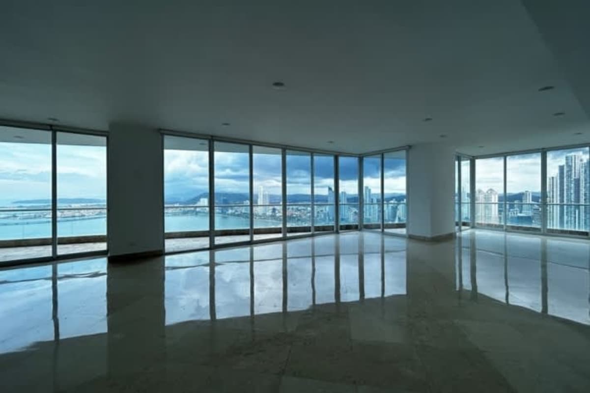 Infinity swimming pool overlooking Panama Bay at PH The Venetian Punta Paitilla