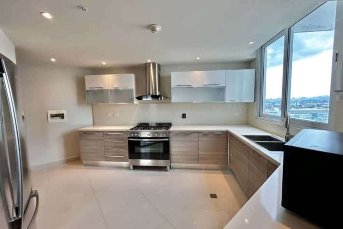 Luxury 3BR Condo with Clubhouse PH Pacific Point Costa del Este