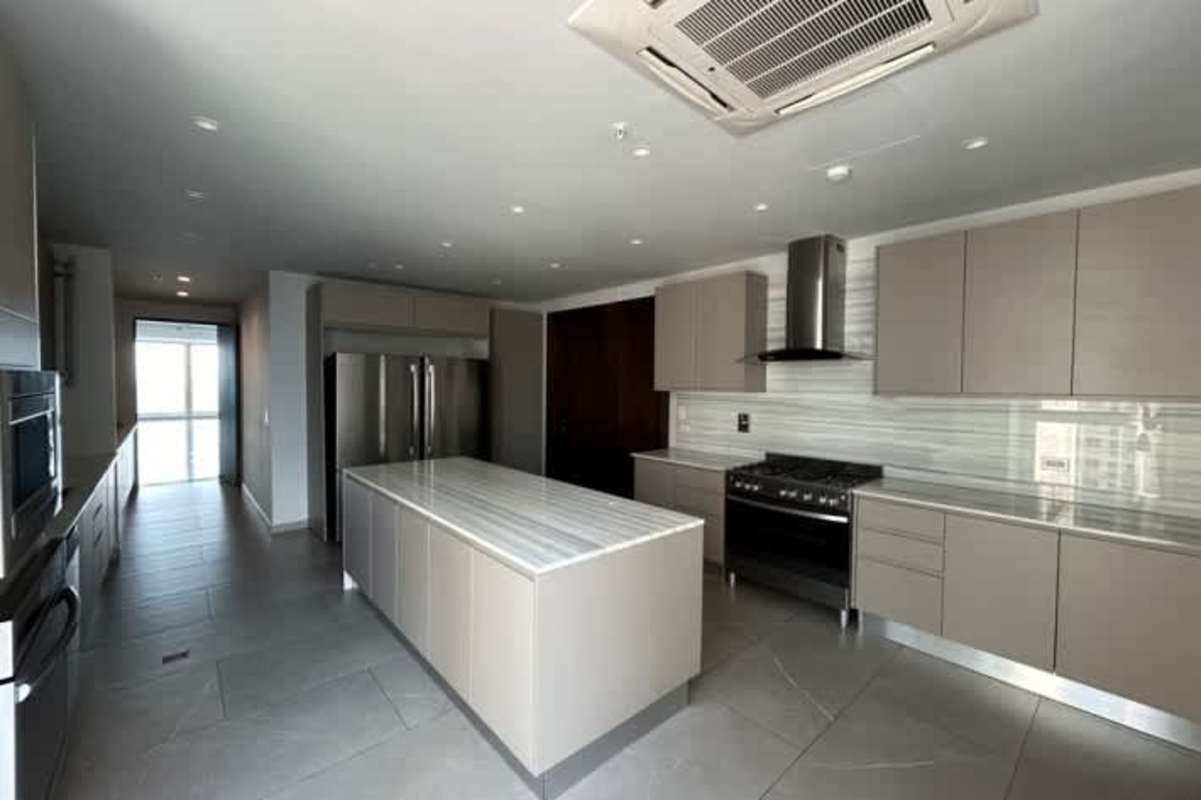 Luxury dining space with skyline views inside Punta Paitilla condo PH The Point Panama City