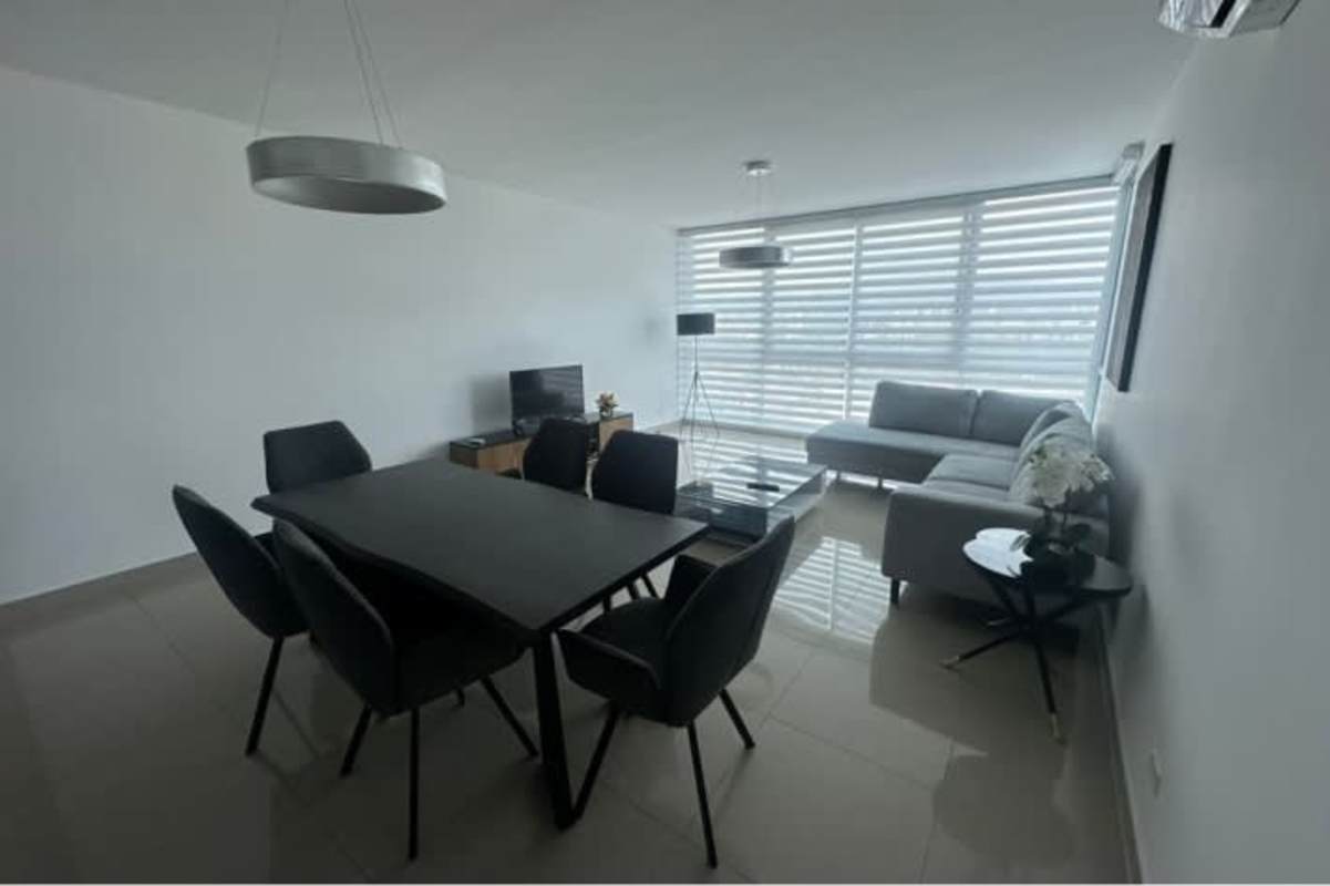 Additional bedroom with panoramic city views in PH Mirador Costa del Este