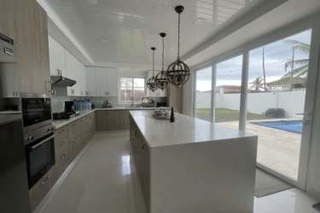 House for Sale in Santa Isabel - 5 bedrooms