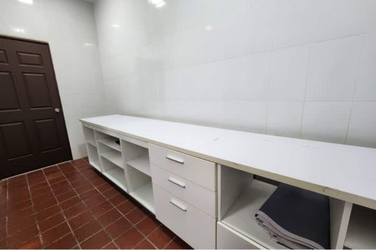 Exterior glass facade commercial skyscraper PH Torre Banesco Marbella area Panama City