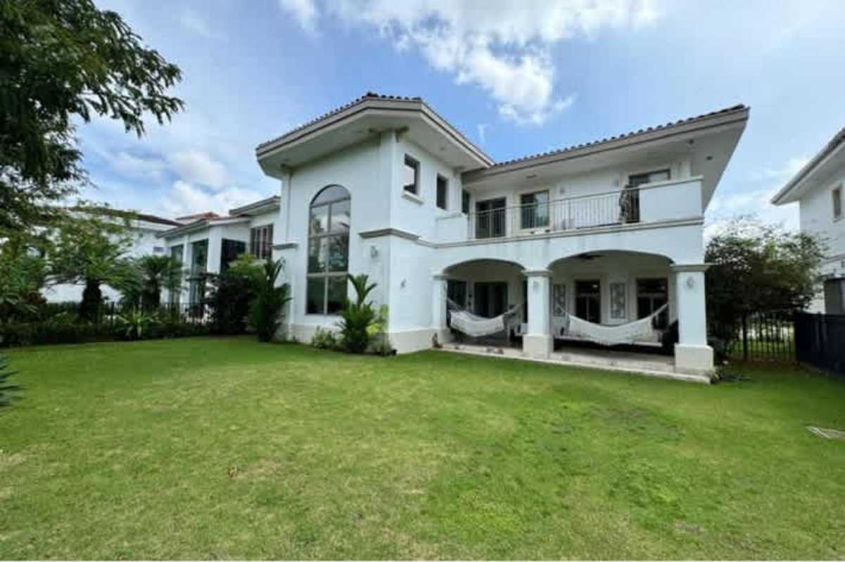 Spacious kitchen with granite countertops and modern cabinets Santa María Panama house rental