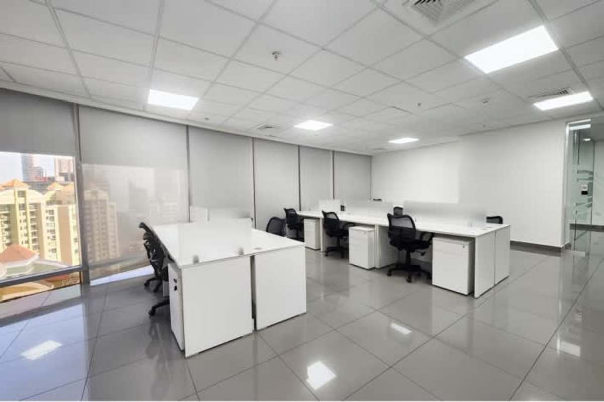 Private enclosed glass office with large windows city view in Torre Aseguradora Ancón Panama